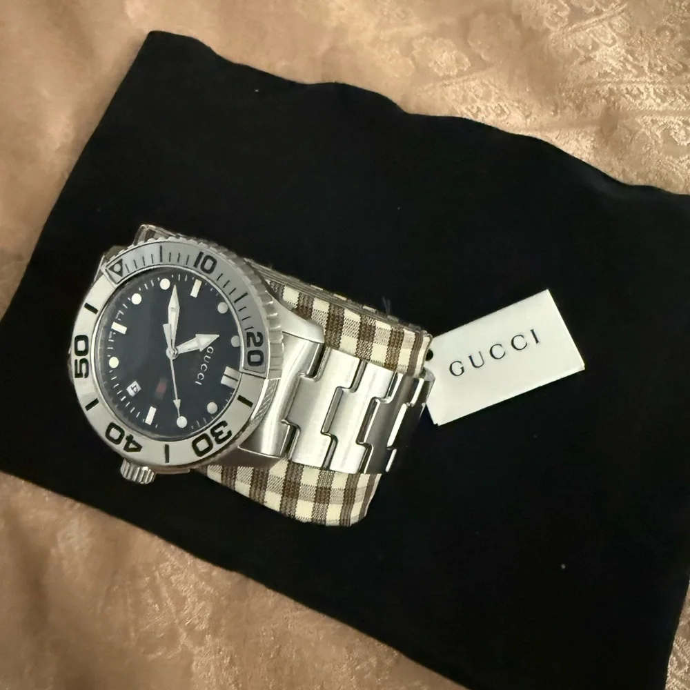 Gucci Watch YA126278